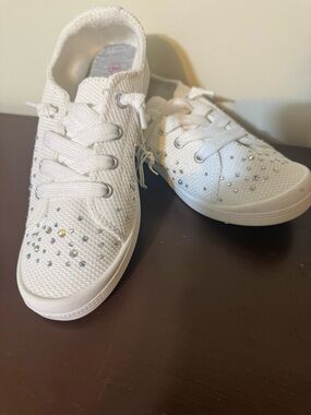 Jellypop Women’s White Rhinestone Lace-Up Sneakers Sz. 8M  new out of box
